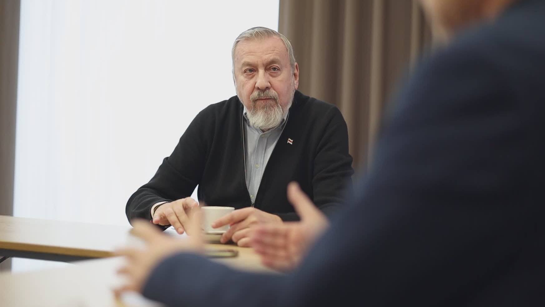 Ehemaliger VizeAussenminister Andrei Sannikov über die Diktatur in Belarus