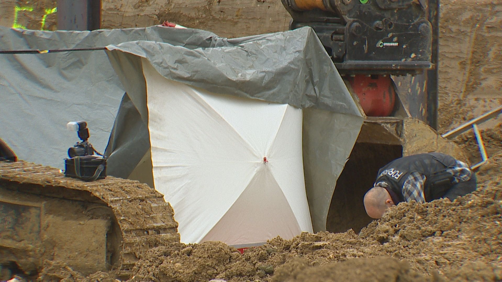 Unter Erdmasse Begraben Mann Stirbt Bei Arbeitsunfall In Wahlen BL Blick unter-erdmasse-begraben-mann-stirbt-bei-arbeitsunfall-in-wahlen-bl-blick