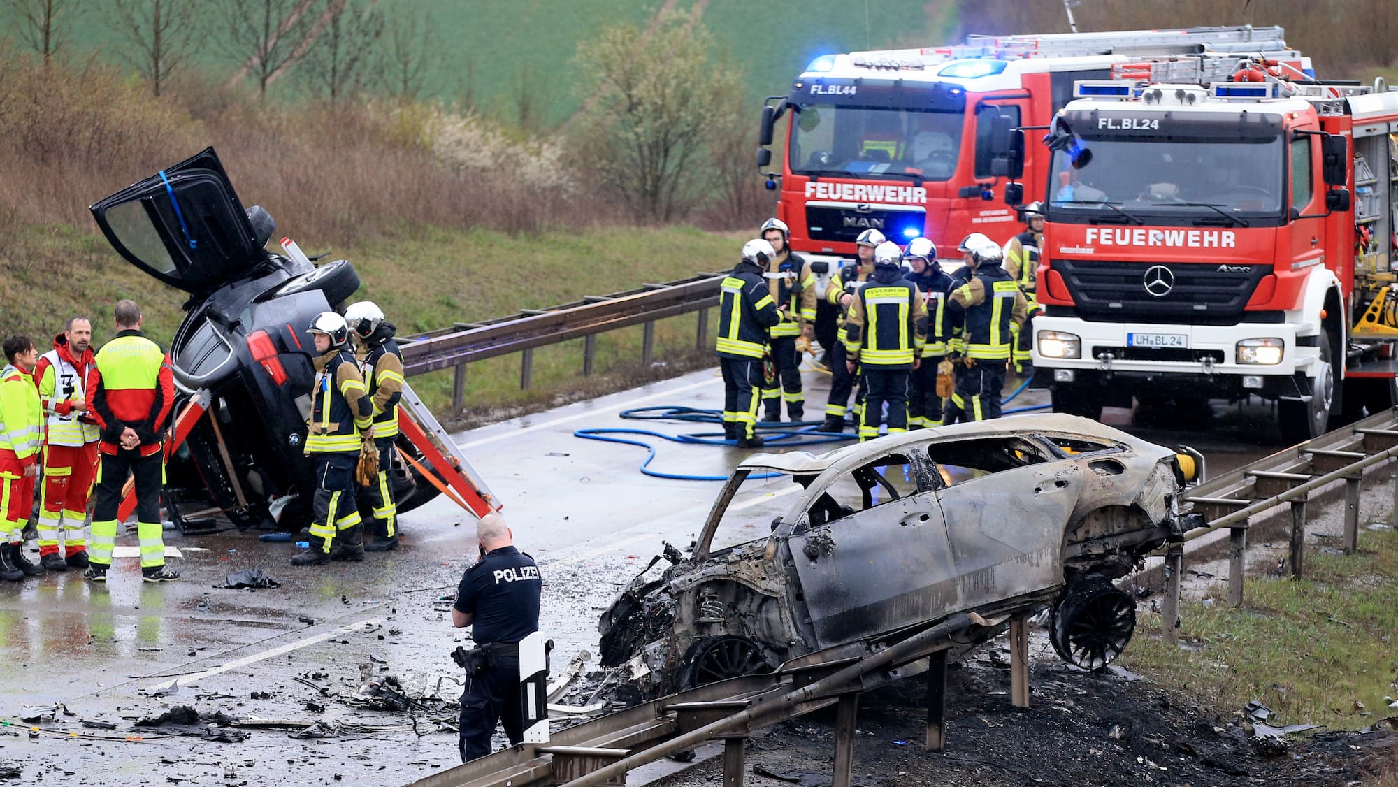Horror Unfall In Th ringen BMW Fahrer Hatte 1 3 Promille Im Blut Blick horror-unfall-in-th-ringen-bmw-fahrer-hatte-1-3-promille-im-blut-blick
