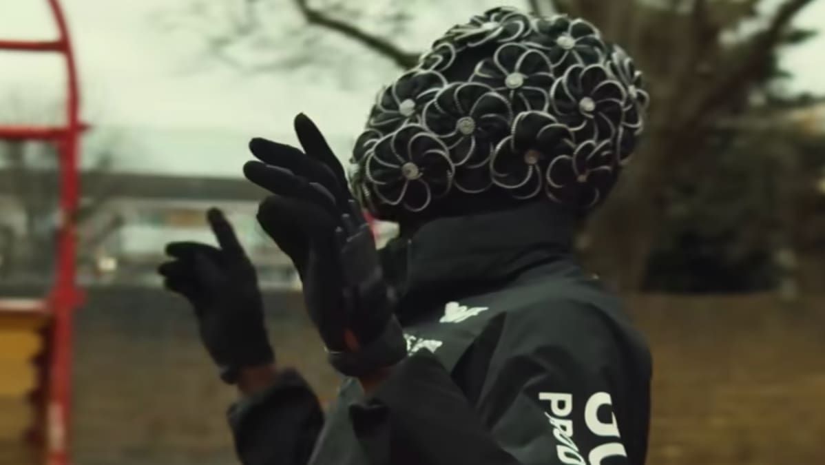 Premier League: Masken-Rapper Dide ist Fussballprofi in England - Blick