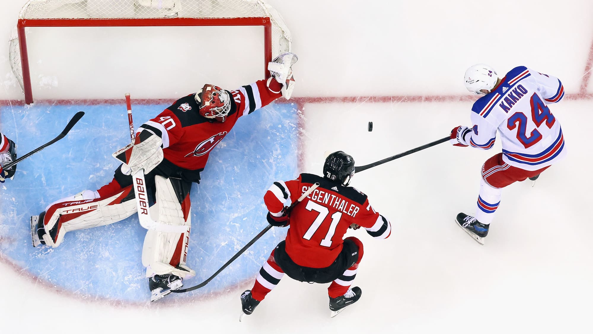 NHL: Akira Schmid glänzt bei Devils-Sieg gegen New York Rangers mit Shutout