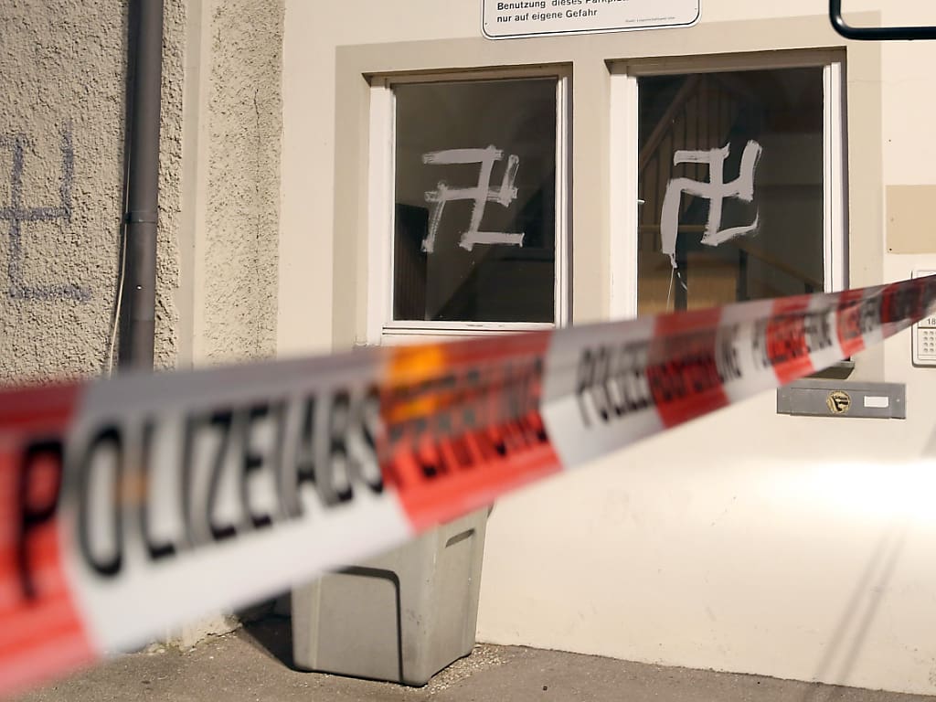 Auch Nazi-Streetart will gelernt sein: Doch ob richtig oder falsch gezeichnet, die Swastika als Symbol ist in Europa verbrannt und soll nirgends mehr zu sehen sein.