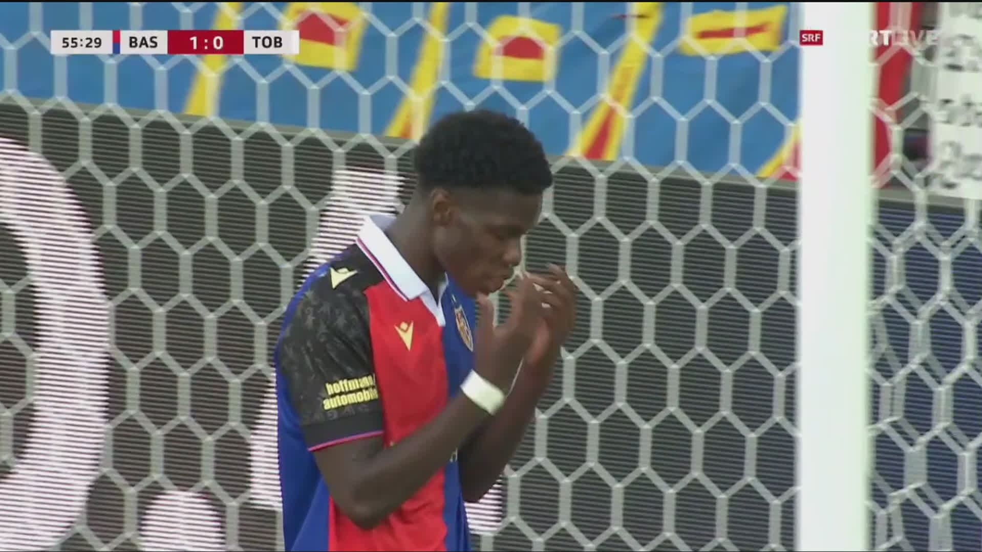 Conference League Thierno Barry verschuldet zwei Elfmeter und kriegt Rot