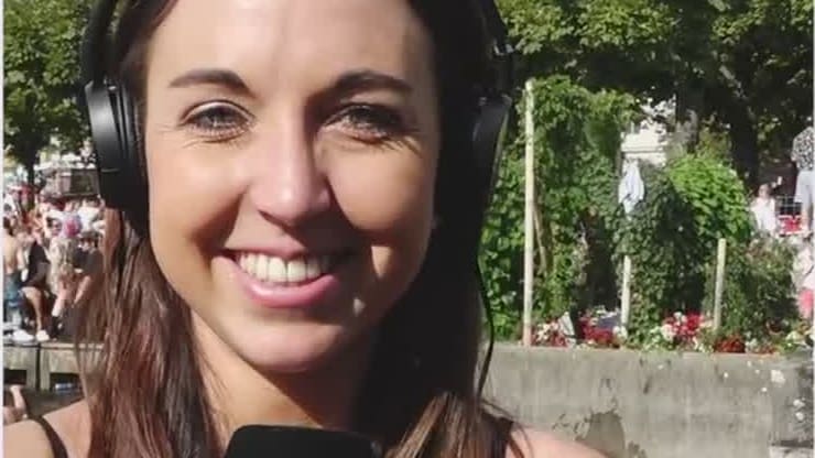 Rebecca Spring Rok Reporterin Rebecca Spring findet Alain Berset an der Street Parade - Blick