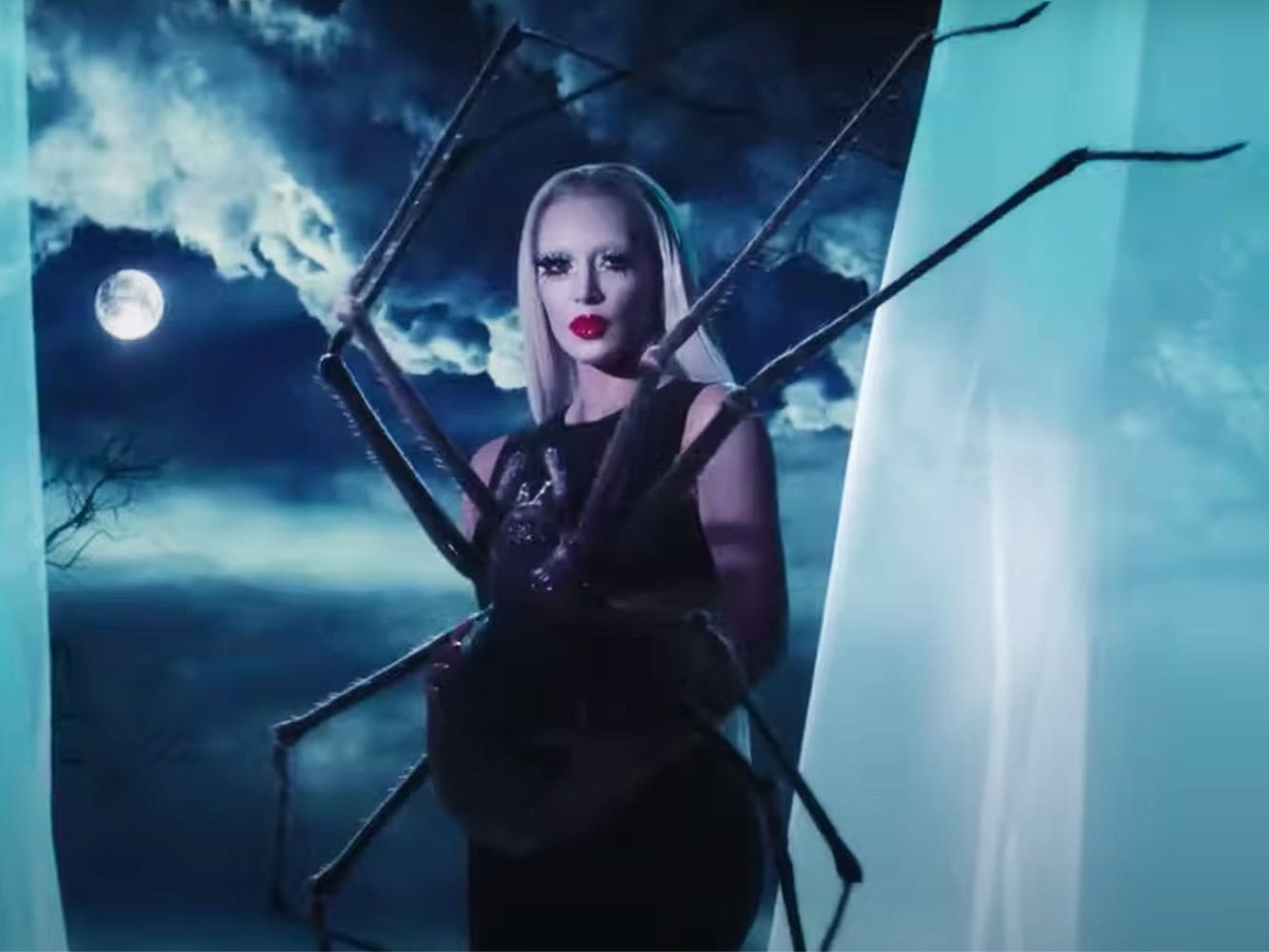 Kim Kardashian Watch American Horror Story Kim Kardashian Hulu