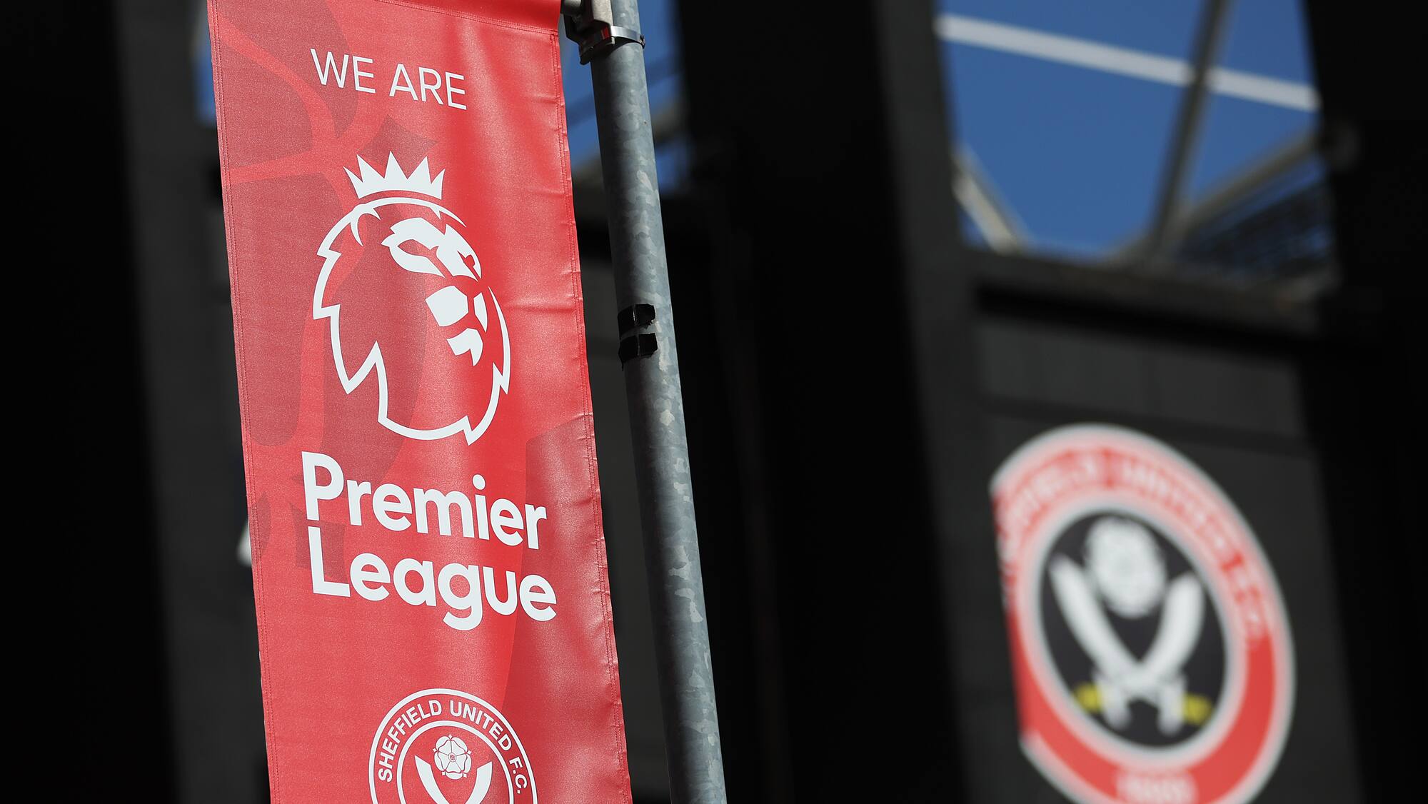 Premier League gibt 2023 erstmals über zwei Milliarden für Transfers aus