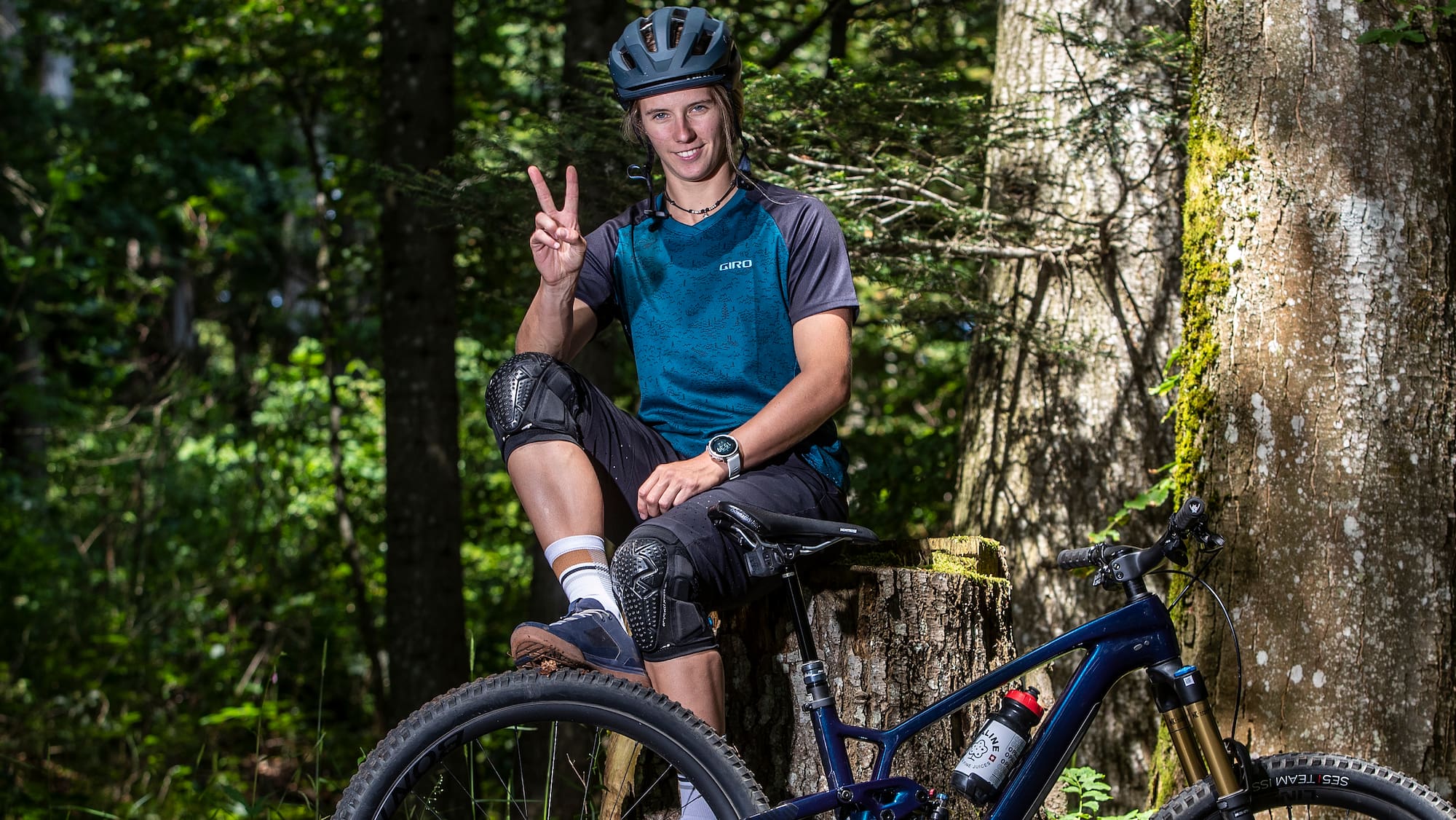 Camille Rast fährt nicht nur gut Ski, sondern ist auch auf zwei Rädern top