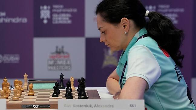 Schach Dritte Medaille für Alexandra Kostenjuk in einem Monat Blick