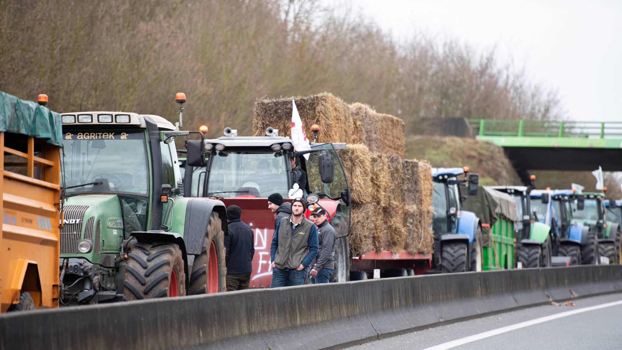 Sie blockieren Autobahnen: Heftige Bauernproteste in Frankreich - Blick