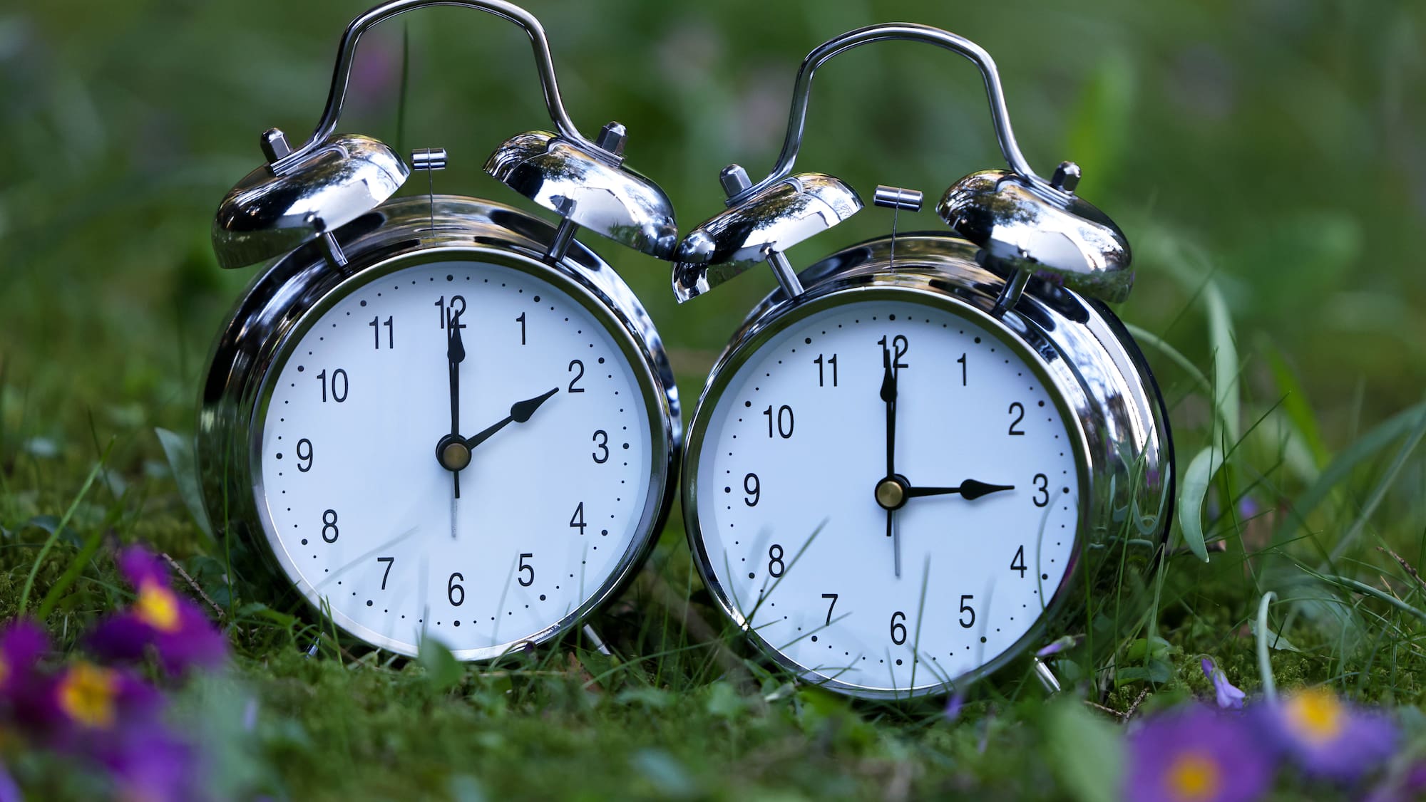 Uhr Abend Uhrzeit Zeitumstellung 2025: Die Sommerzeit Beginnt Am