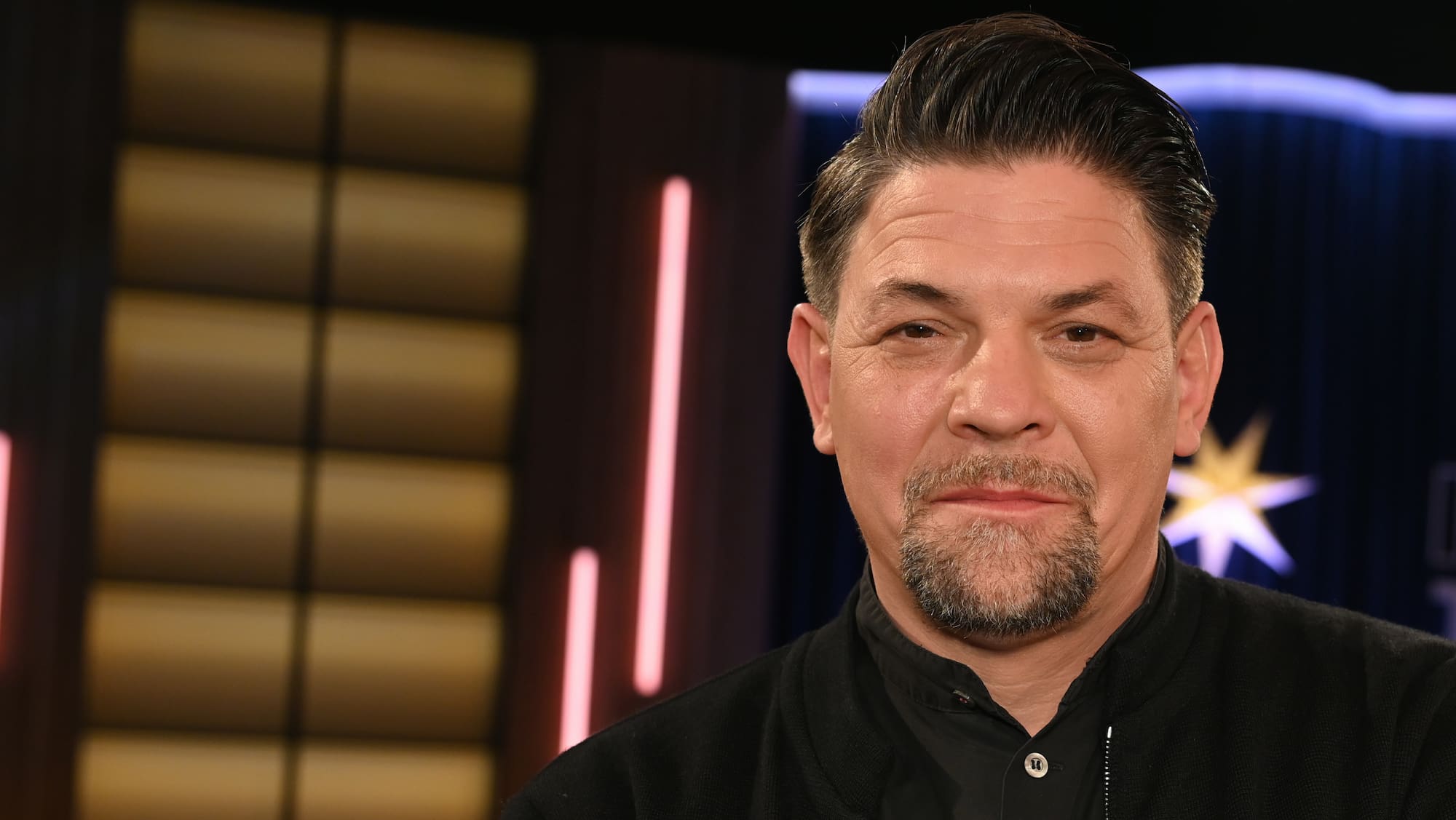 Tim Mälzer taucht mit zwei Stunden Verspätung am Set auf Blick