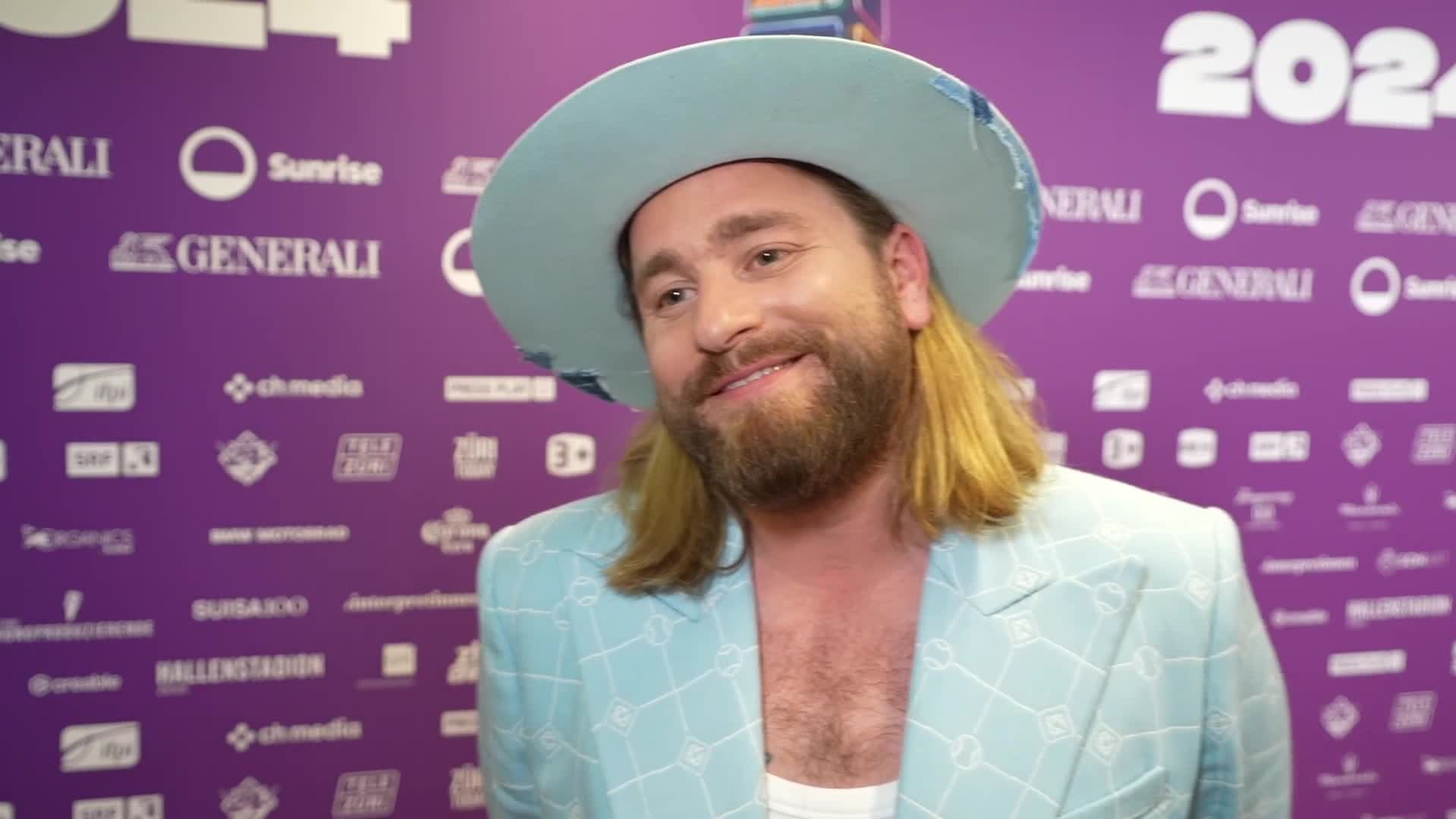 Baschi gewinnt an den Swiss Music Awards seinen ersten Stein - Blick