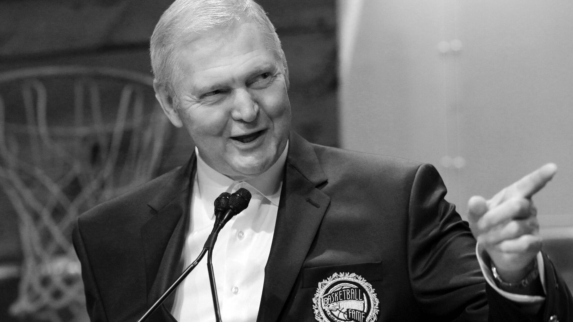 Er ziert das NBALogo Jerry West mit 86 Jahren verstorben Blick