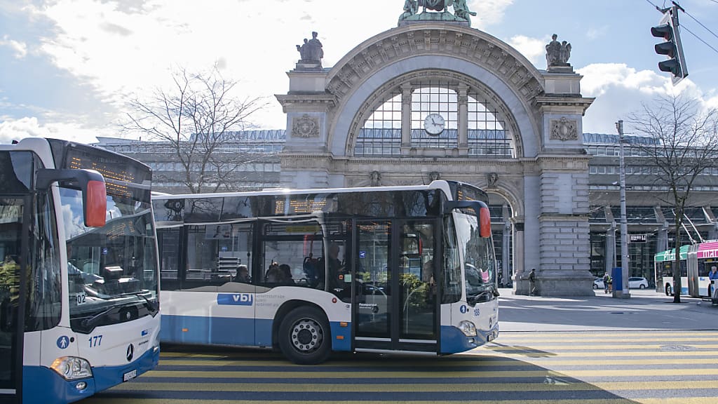 Luzerner Verkehrsverbund schafft Bargeldbezahlung in Bussen ab Blick