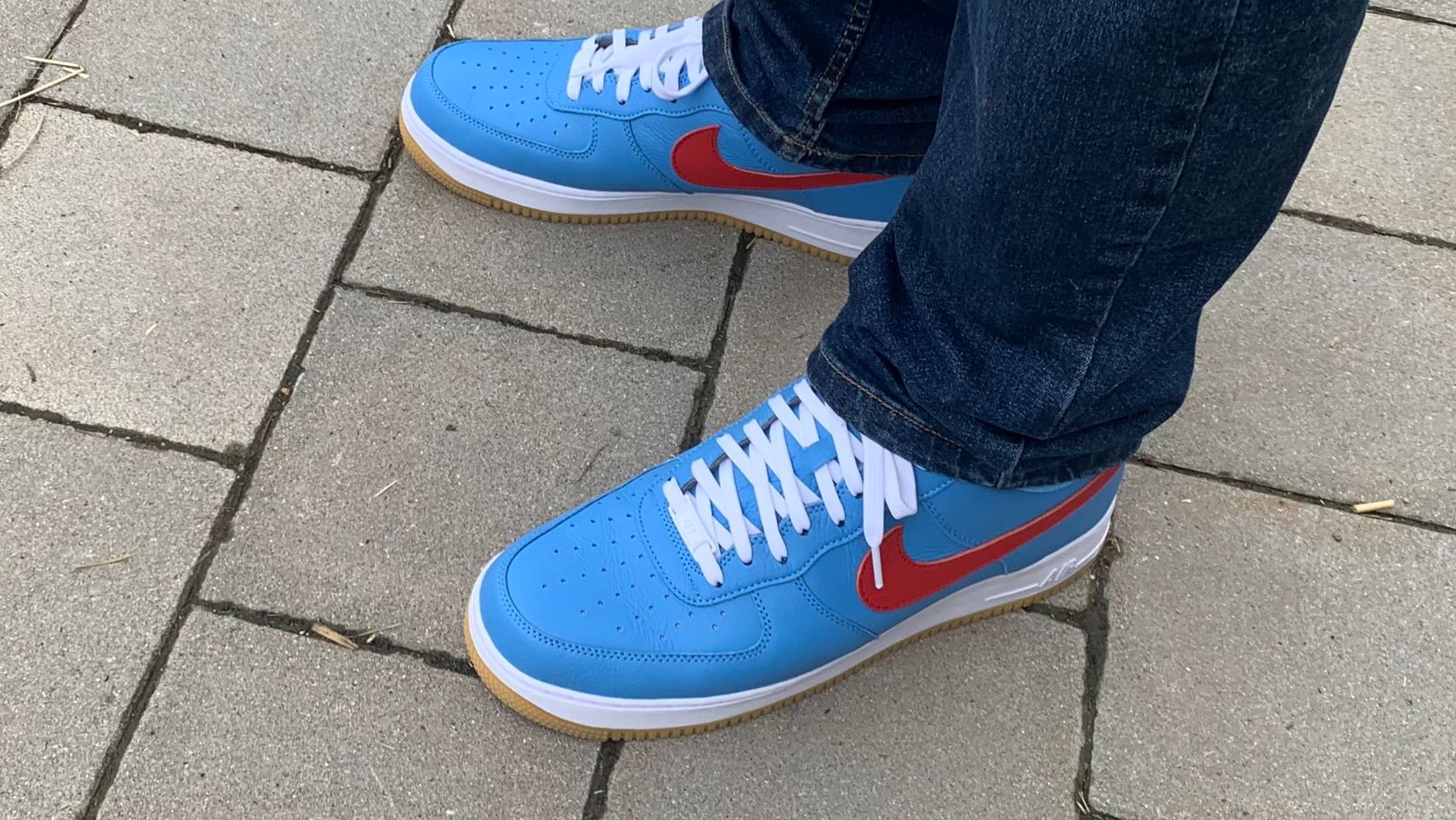 Ähnliche Logos: AfD-Anhänger kaufen Air-Force-1-Schuhe von Nike - Blick Ähnliche Logos: AfD-Anhänger kaufen Air-Force-1-Schuhe von Nike - Blick