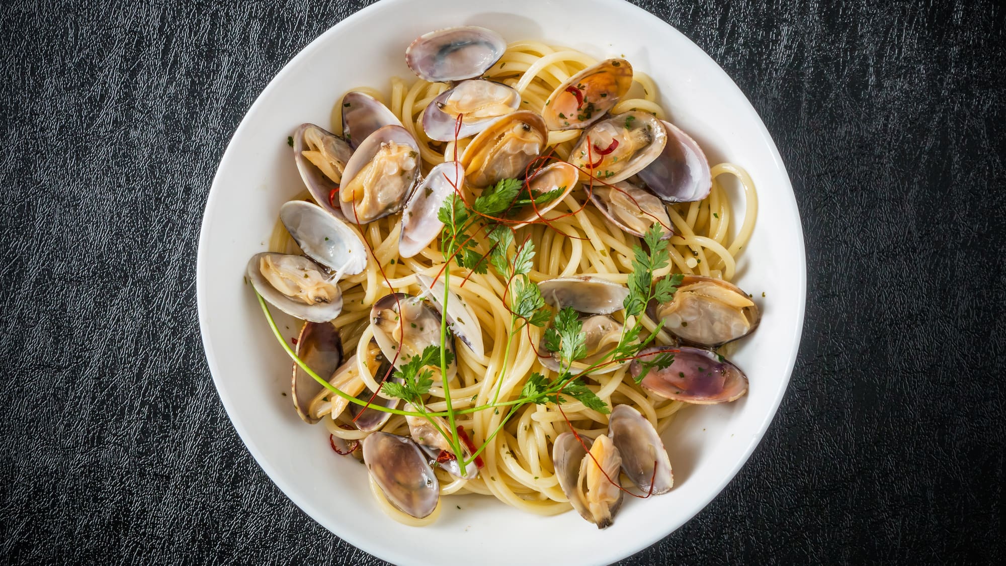 Weihnachtliche Spaghetti alle Vongole: Claudio Del Principes Rezept für ein gesundes Festmahl