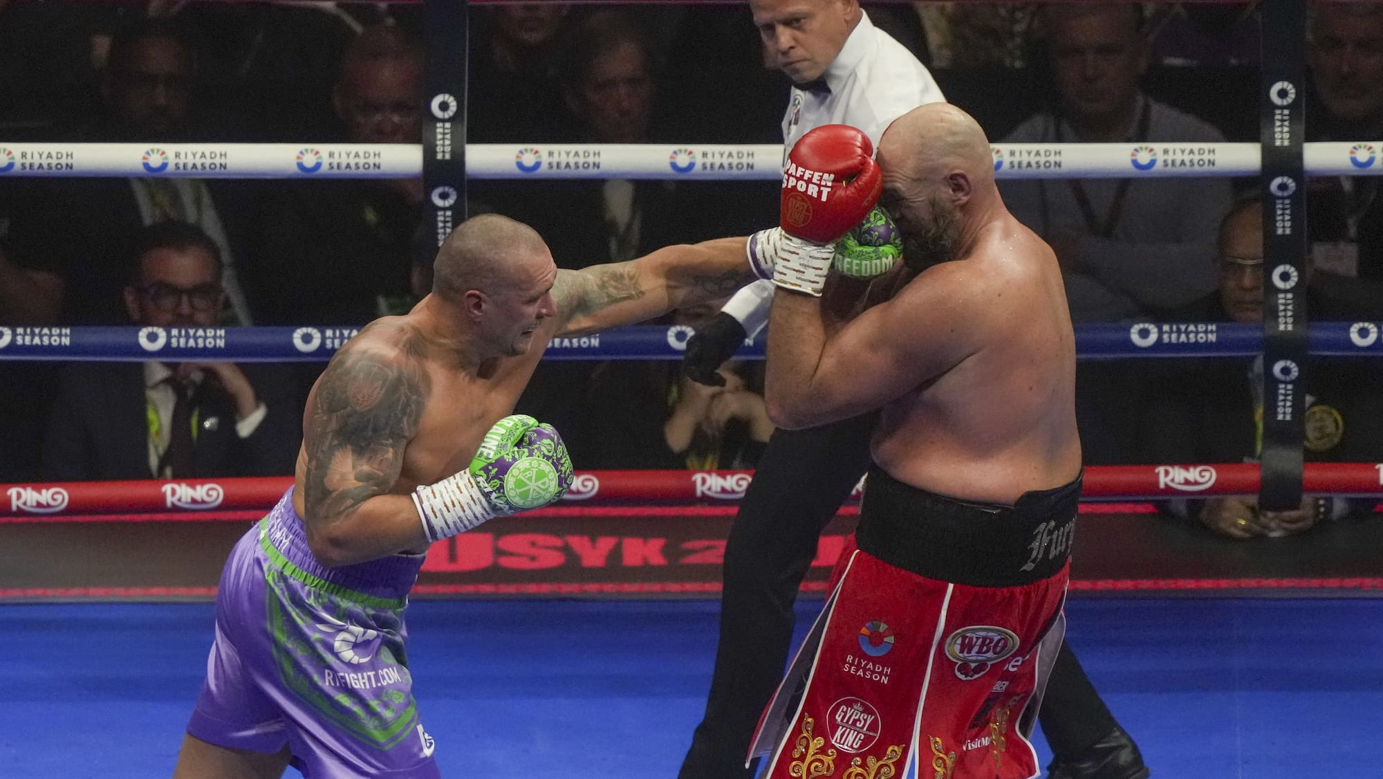 Usyk besiegt Fury erneut: Der Ukrainer gewinnt den Boxkampf des Jahres