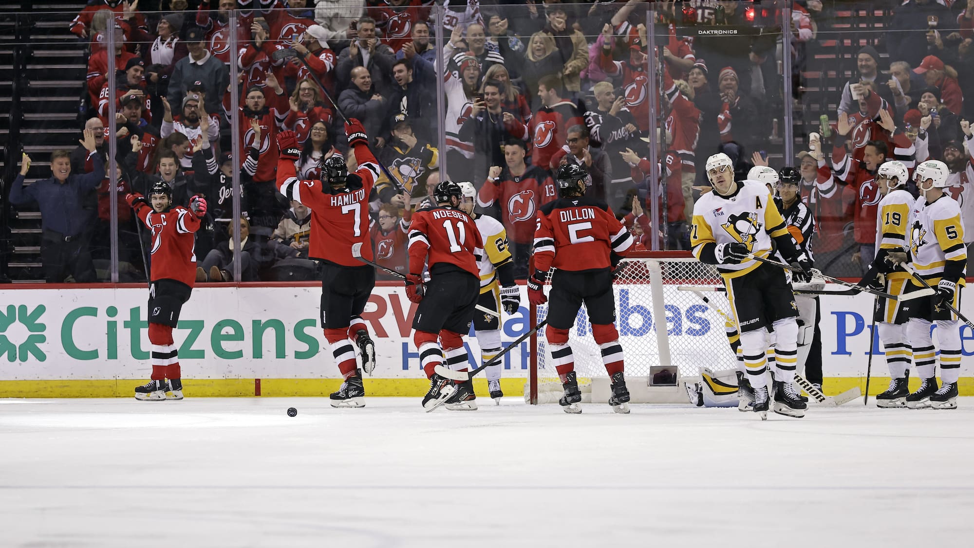 NHL: Meier und Hischier führen New Jersey Devils zum Erfolg