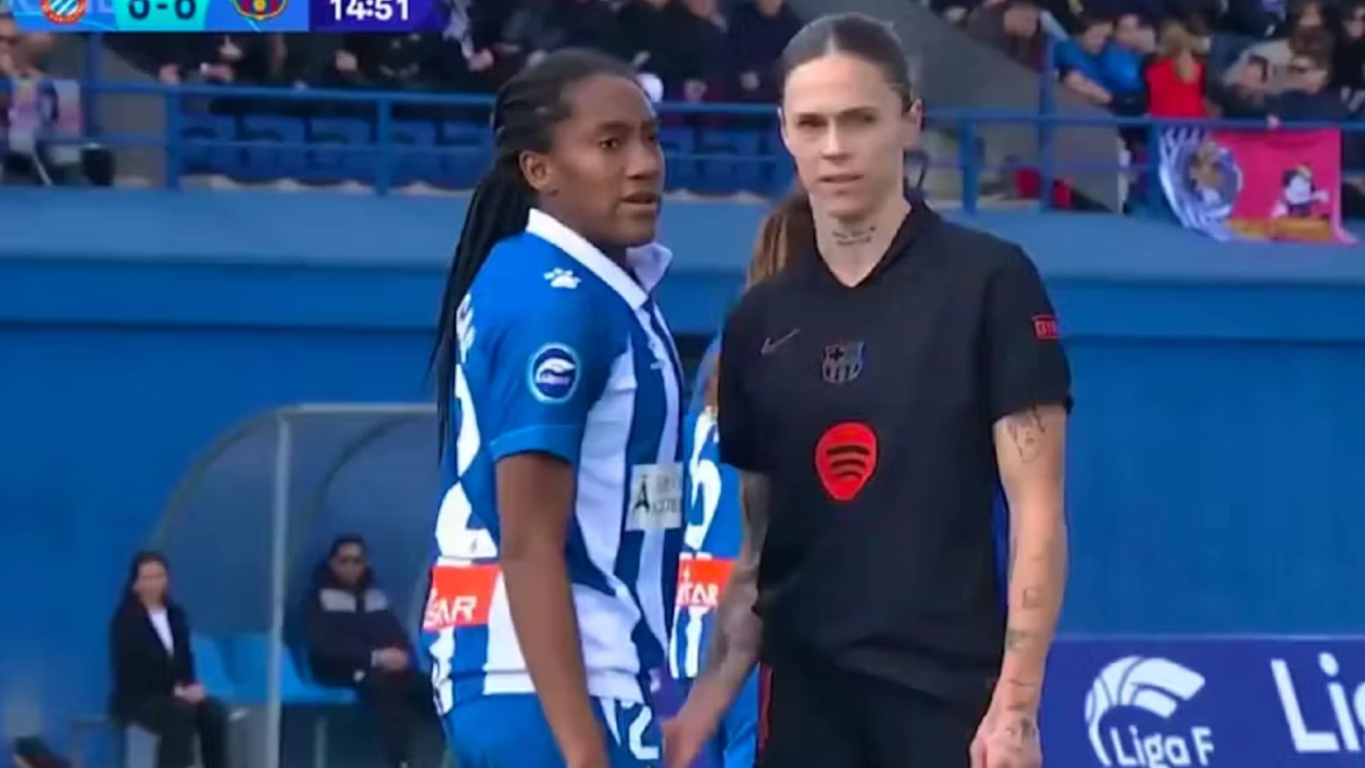 Mapi Leeon Barca-Star Mapi Leon soll Gegnerin in den Schritt gefasst haben - Blick