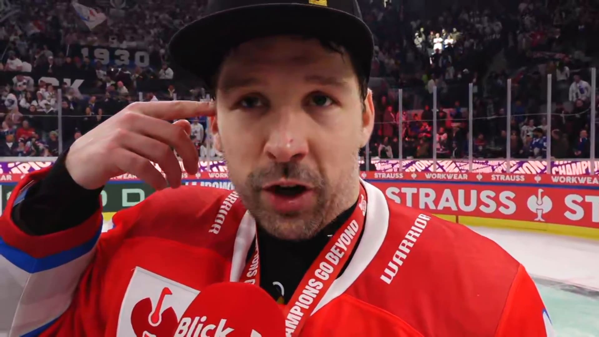 Geering Champions Hockey League: Captain Geering nach 2:1-Sieg gegen Färjestad