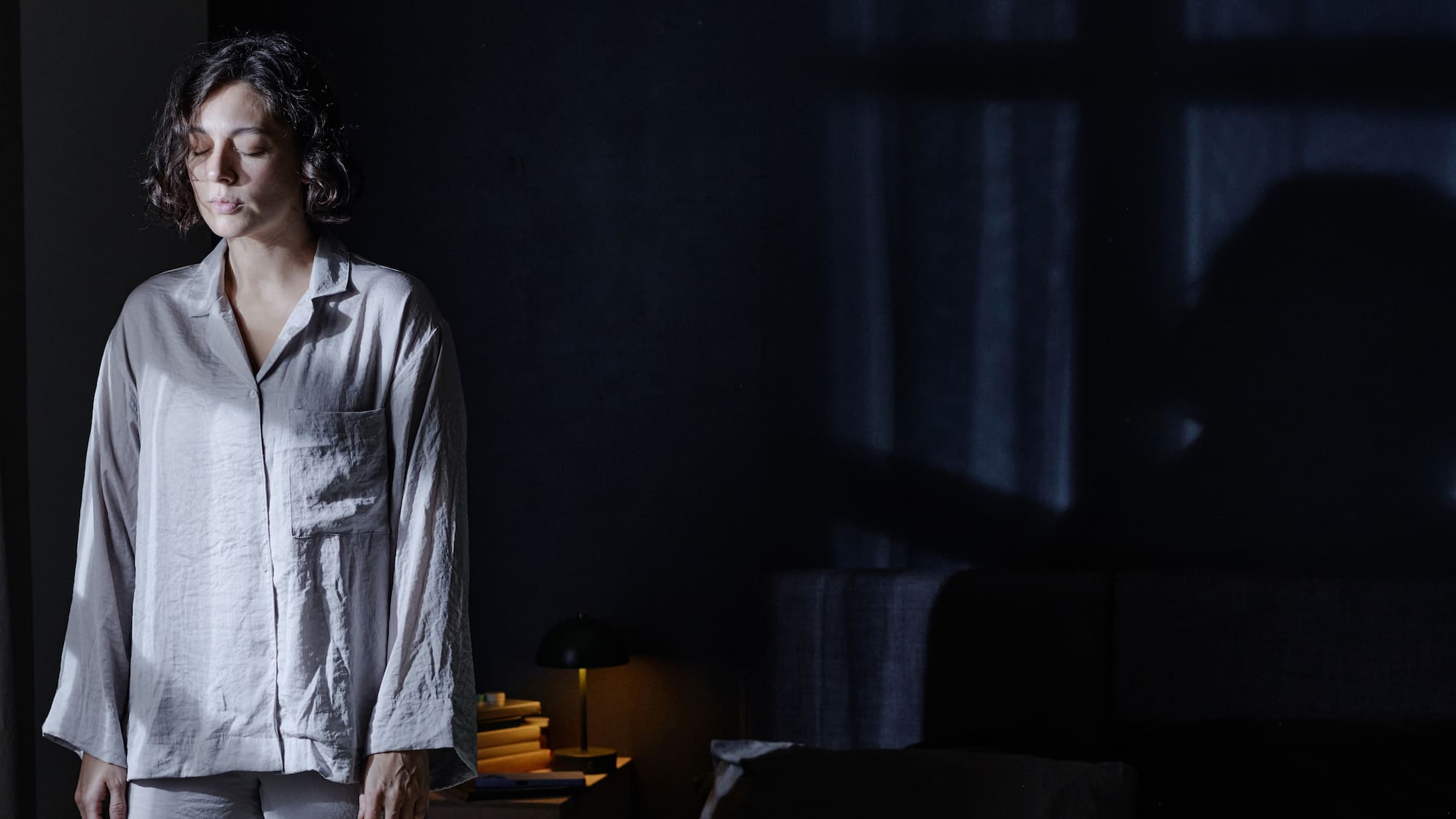 Schlafwandeln: Mehr als nur ein harmloses Verhalten? Risiken, Ursachen und moderne Therapien