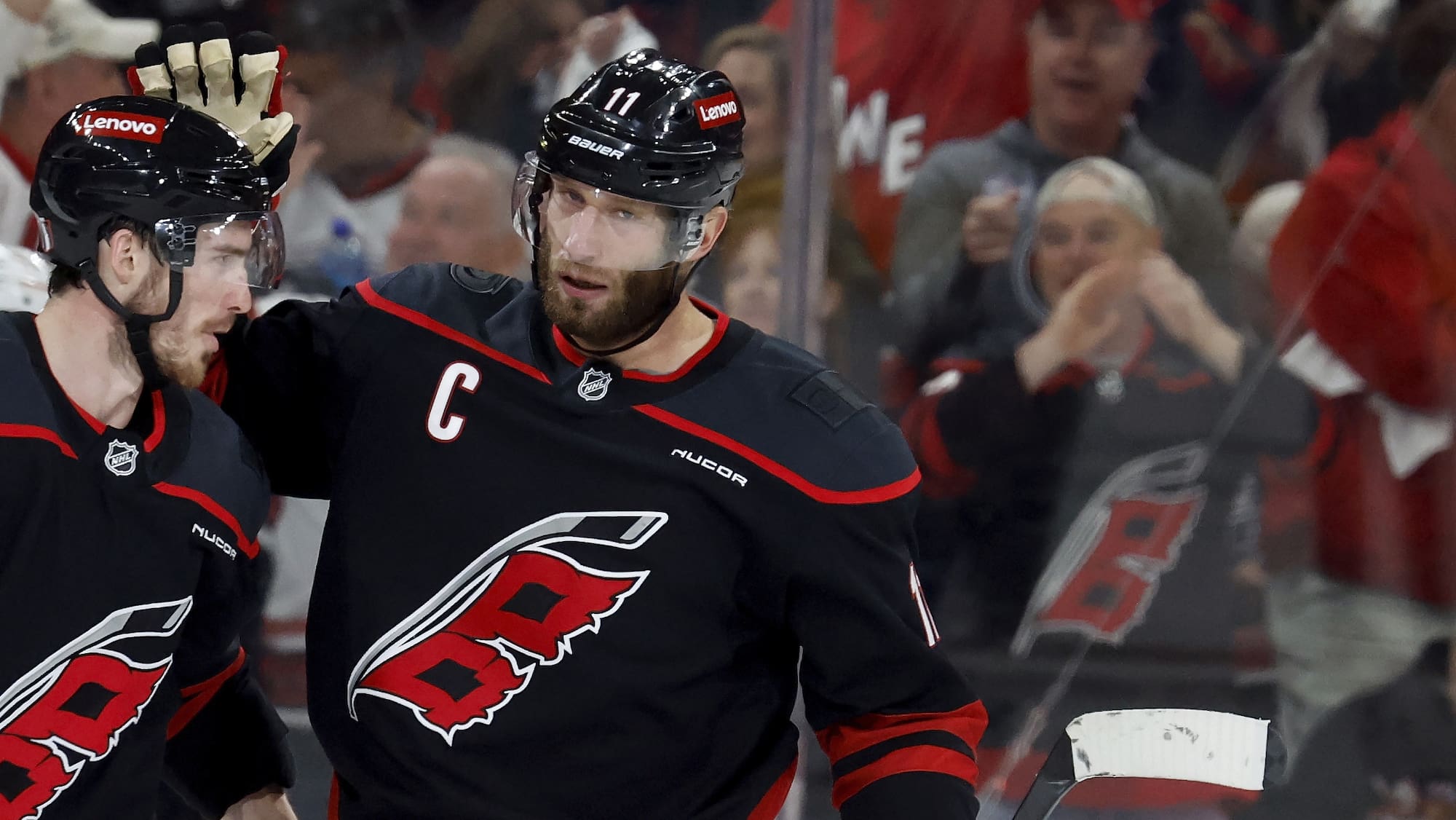 NHL Playoffs: Hurricanes und Oilers am Rande des Halbfinales – Wer zieht ins Finale ein?