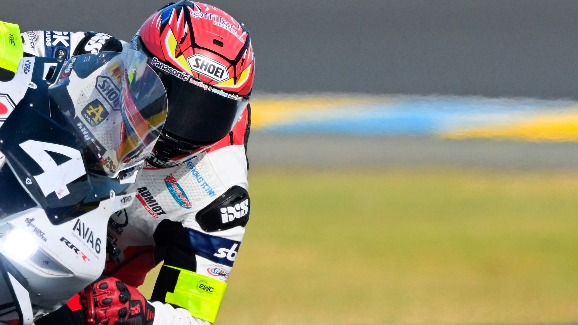 Schwerer Absturz in Spa: Endurance-Star Krummenacher mit Wirbelbruch!