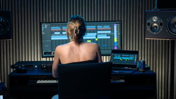 Das Riser riser.electronic Artists im Studio mit erfahrenem - Blick