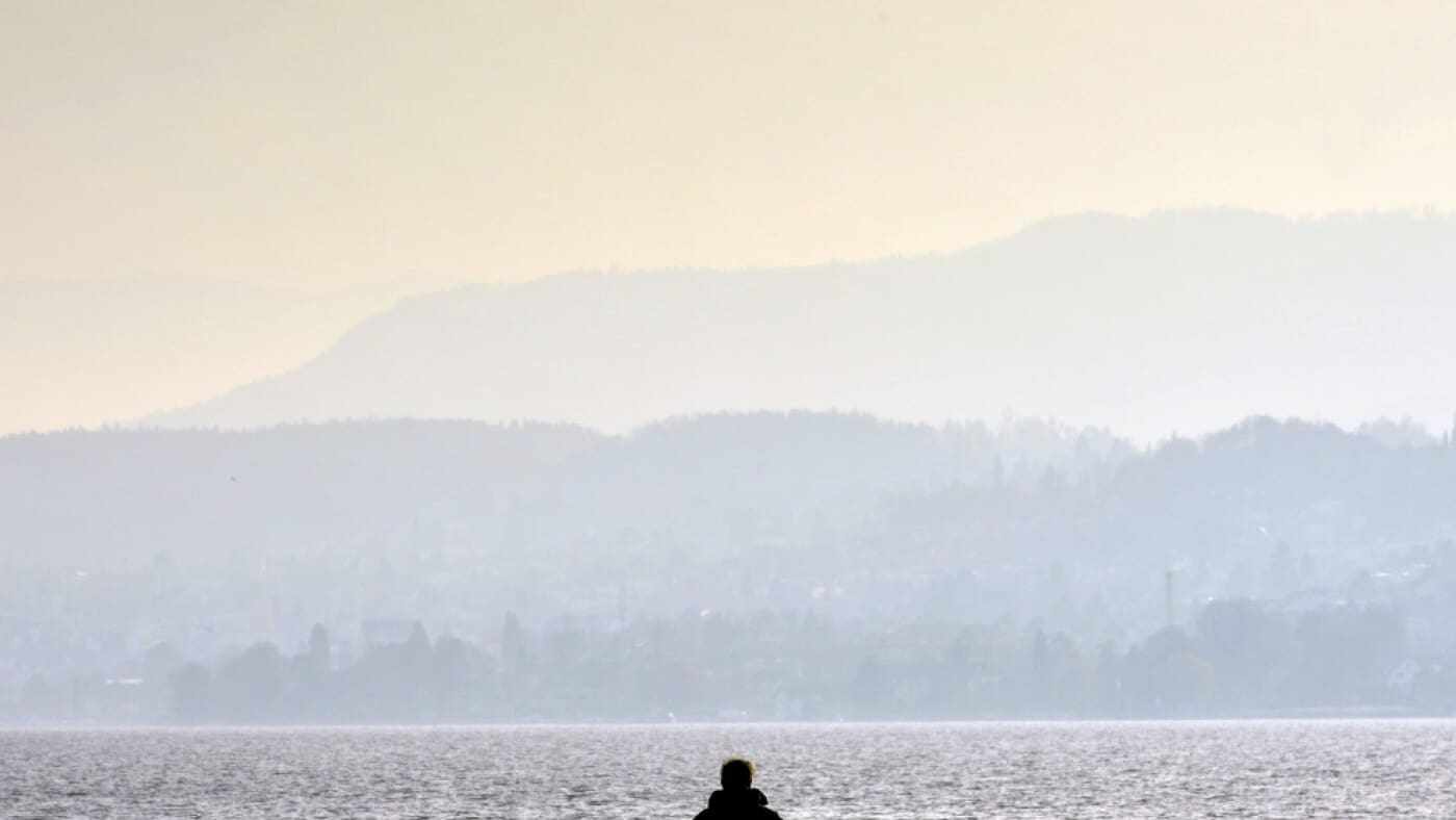 Einsamkeit weltweit: Jede sechste Person leidet – WHO schlägt Alarm!