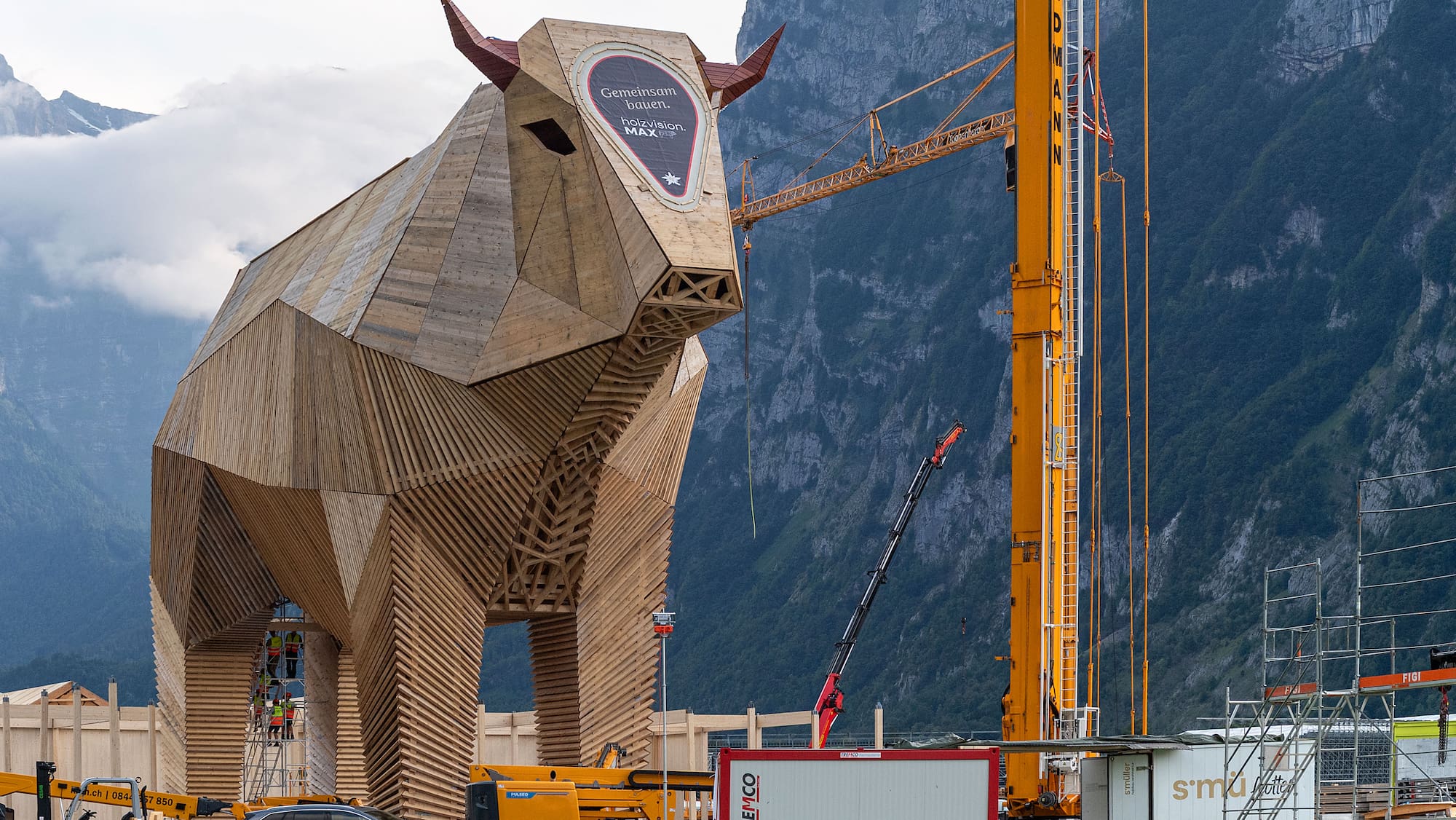 Esaf Poper Gigantischer Holz-Muni stiehlt ESAF-Stadion die Show - Blick