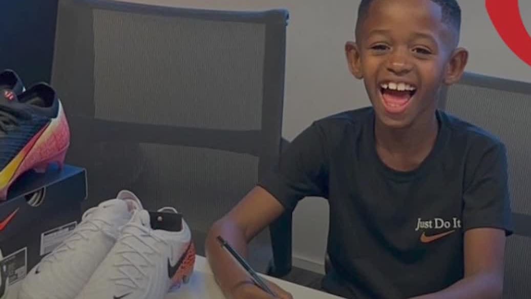 Brasiliens Fussball-Wunderkind Nathanzinho: Achtjähriger unterschreibt Vertrag bei Nike!