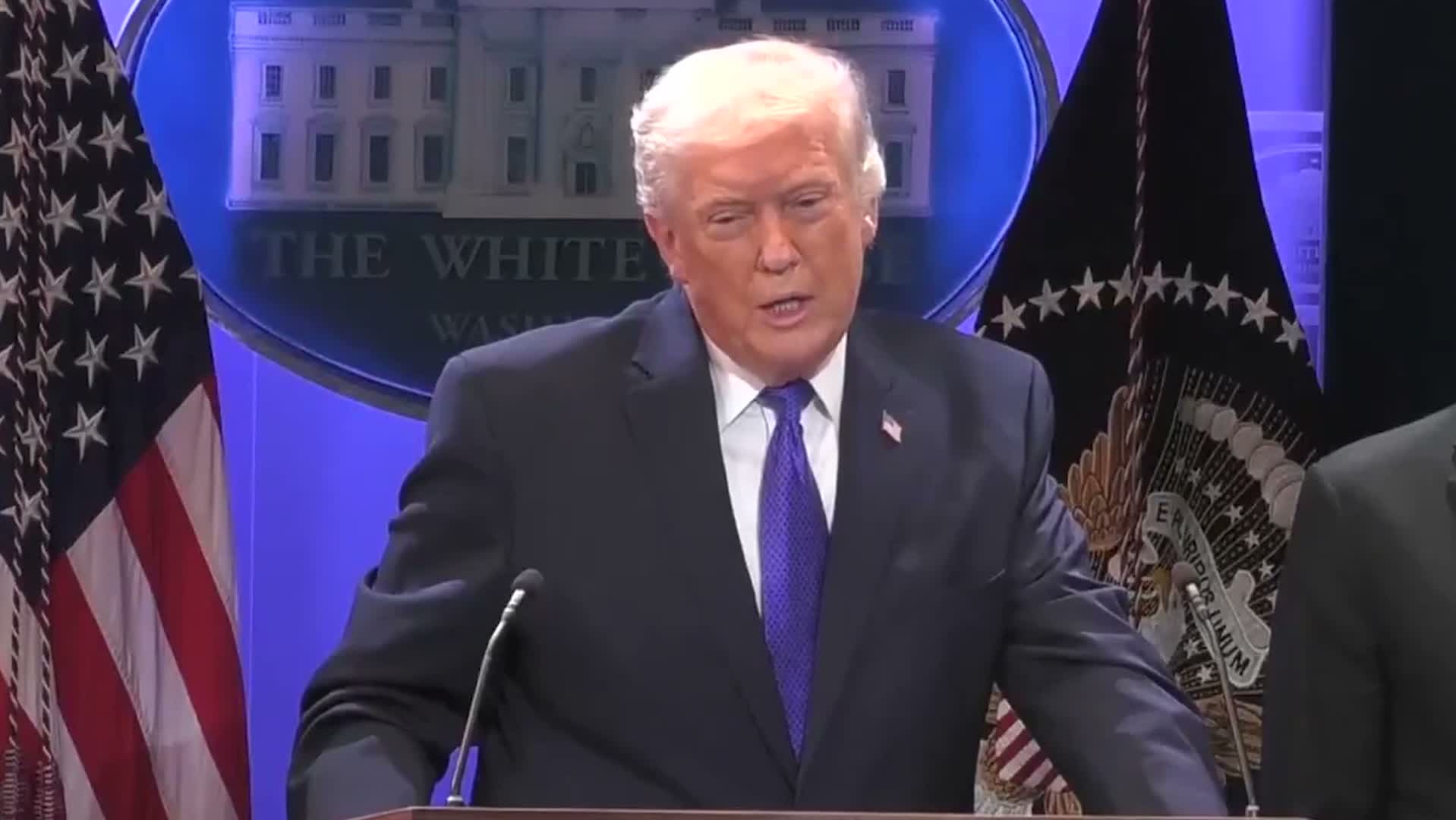 Schräger Moment bei Trump-Pressekonferenz