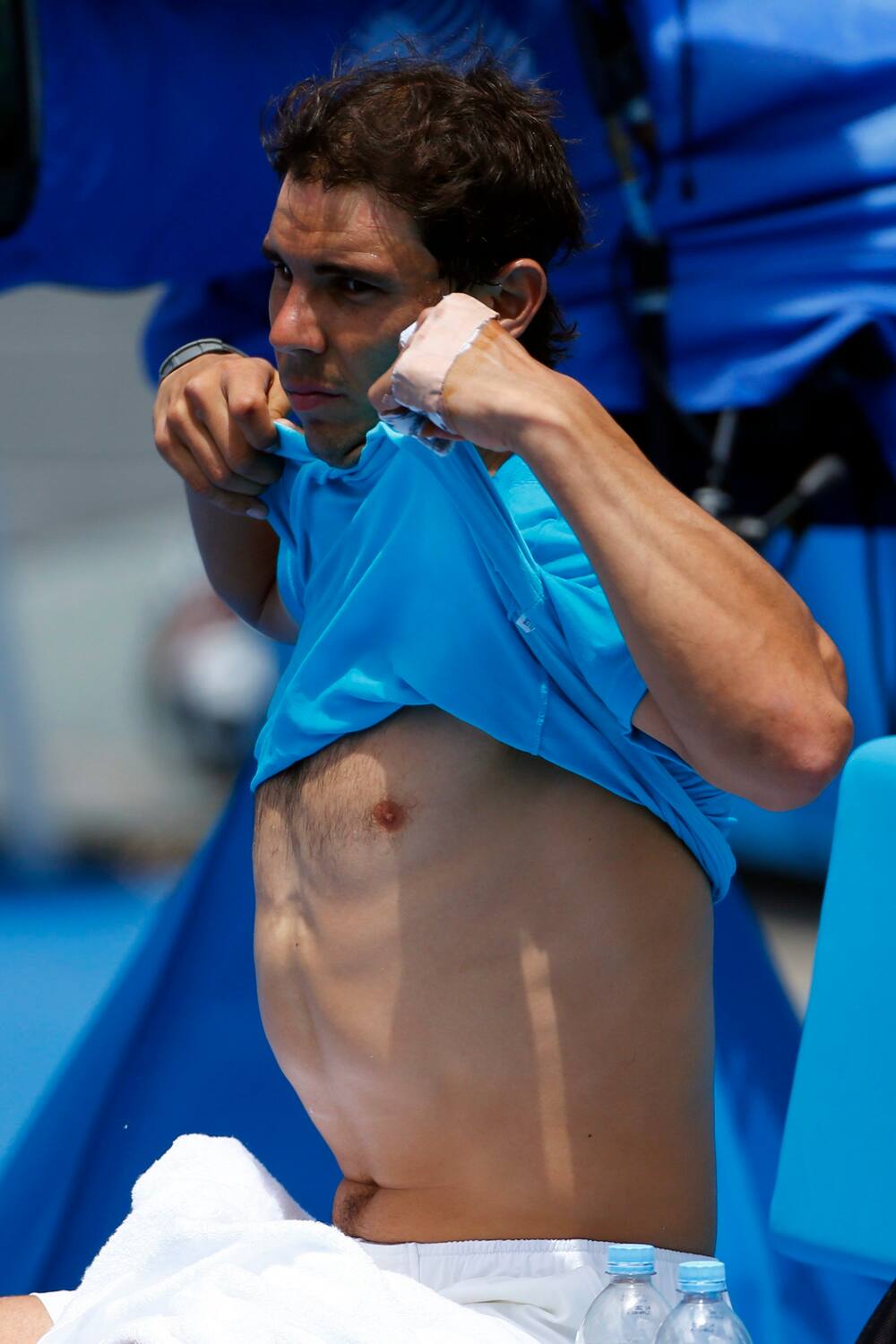 Rafa zeigt unfreiwillig Haut: Nadal (27) kriegt eine ...