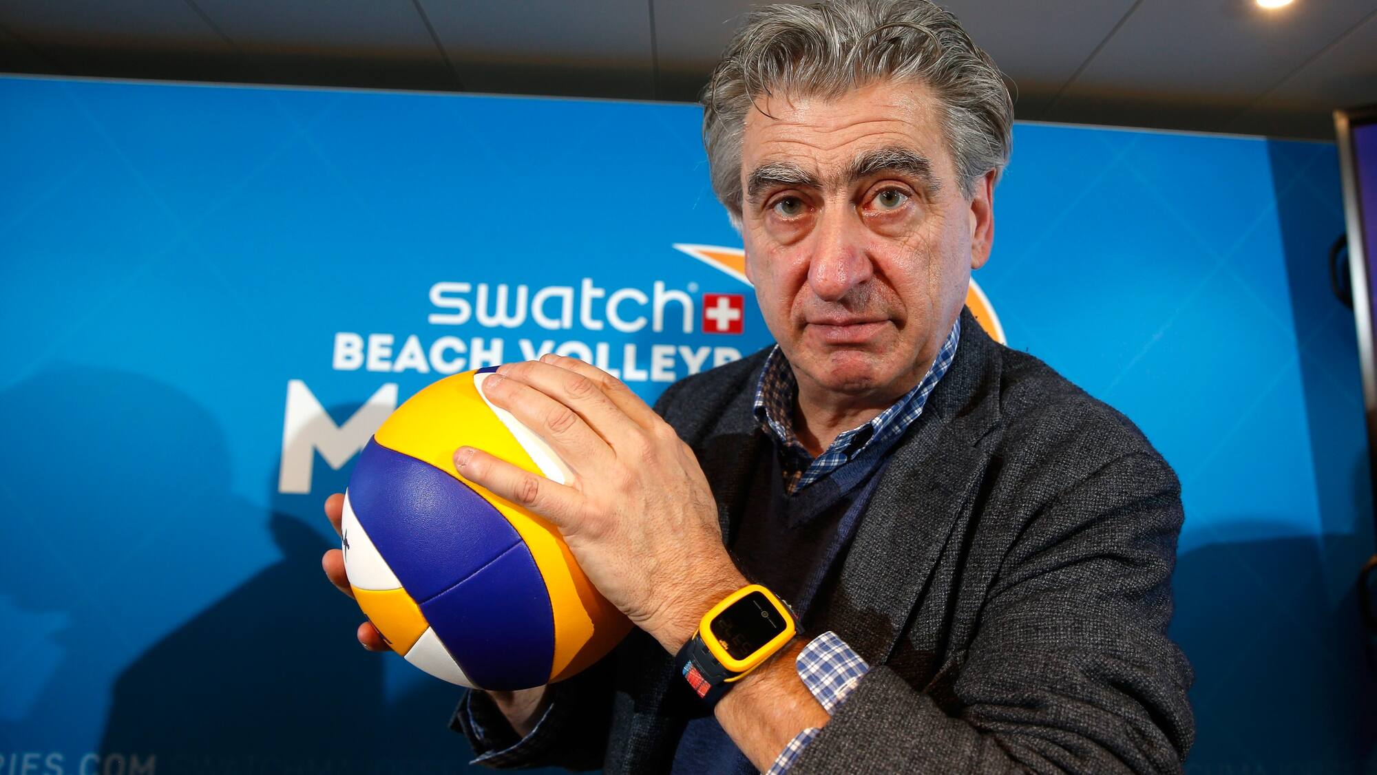 Nick Hayek präsentiert neue Uhr Ist das jetzt der AppleKiller von Swatch?