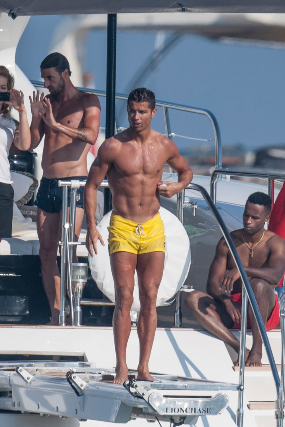 Cristiano Ronaldo в шортах