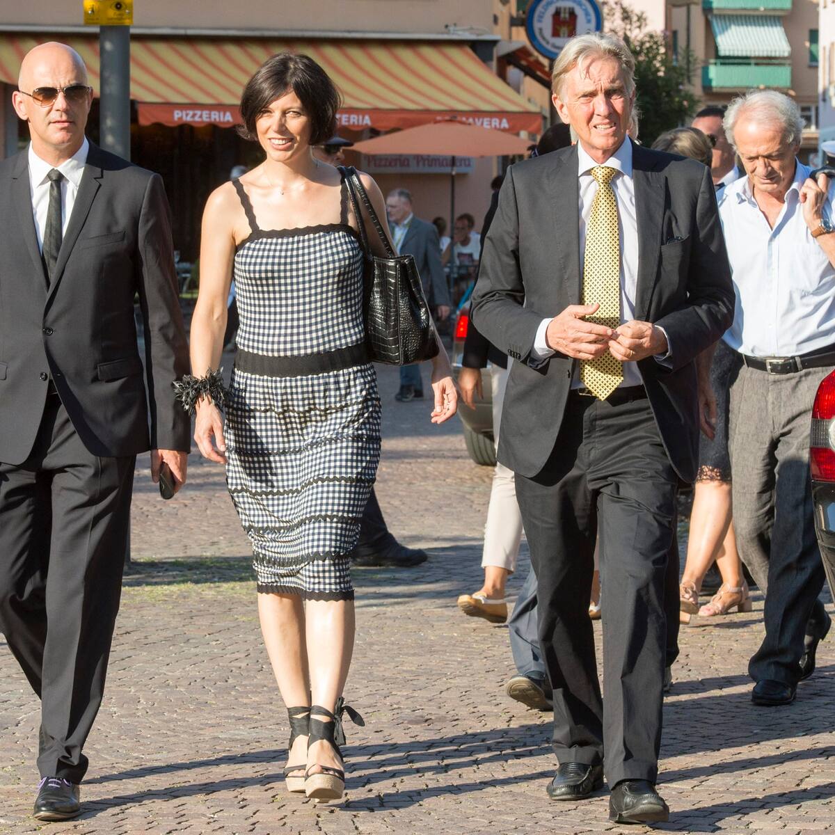 Unschmeichelhaftes Kleid Von Frau Berset Eine Stil Kritik Blick