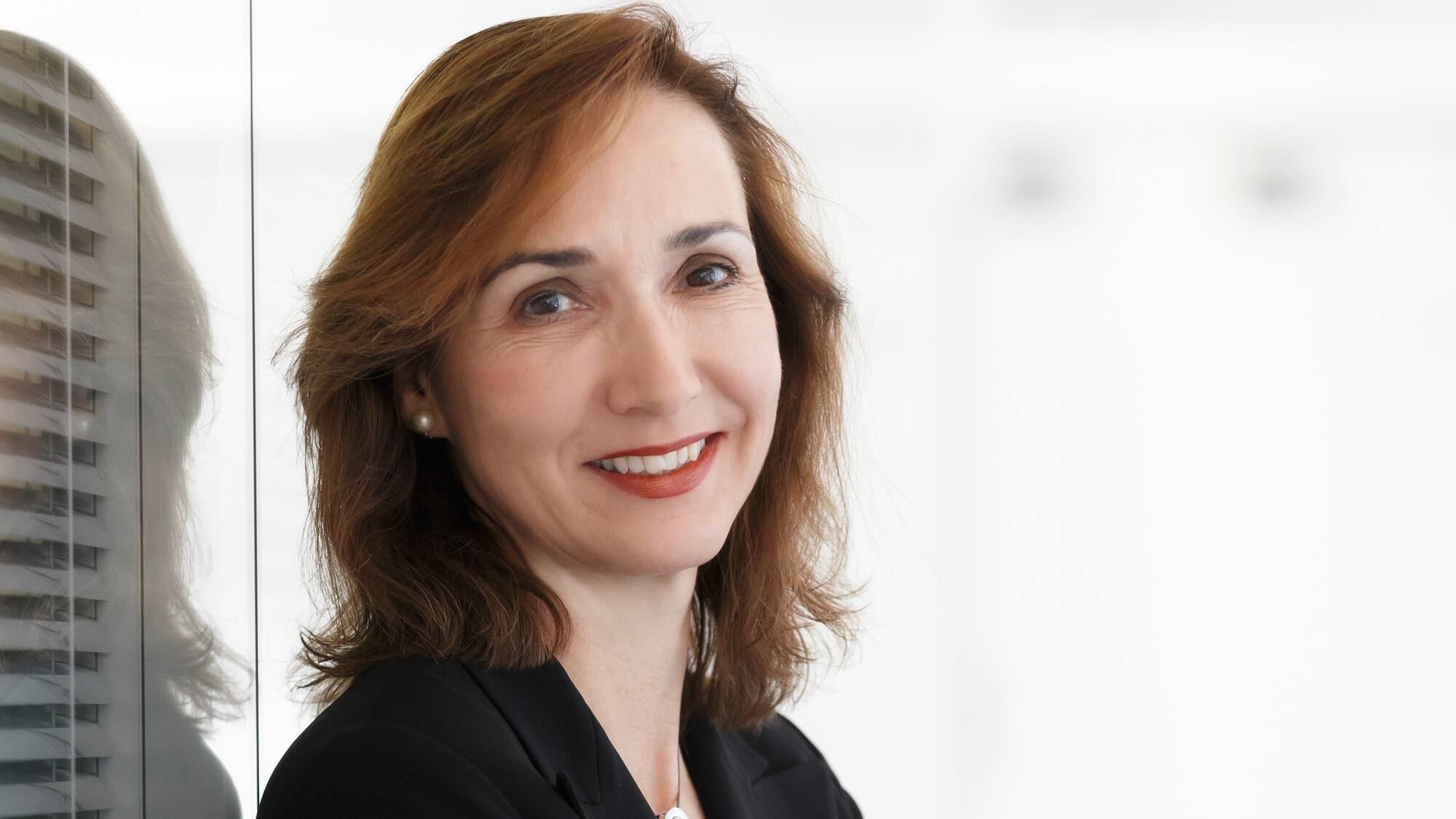 Renata Jungo Brüngger schaut bei Mercedes für Recht und Ordnung Sie