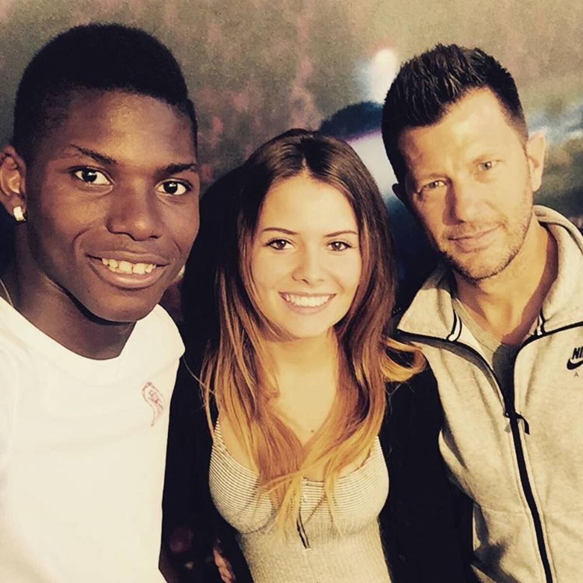 Das Ist Breel Embolos Freundin Blick