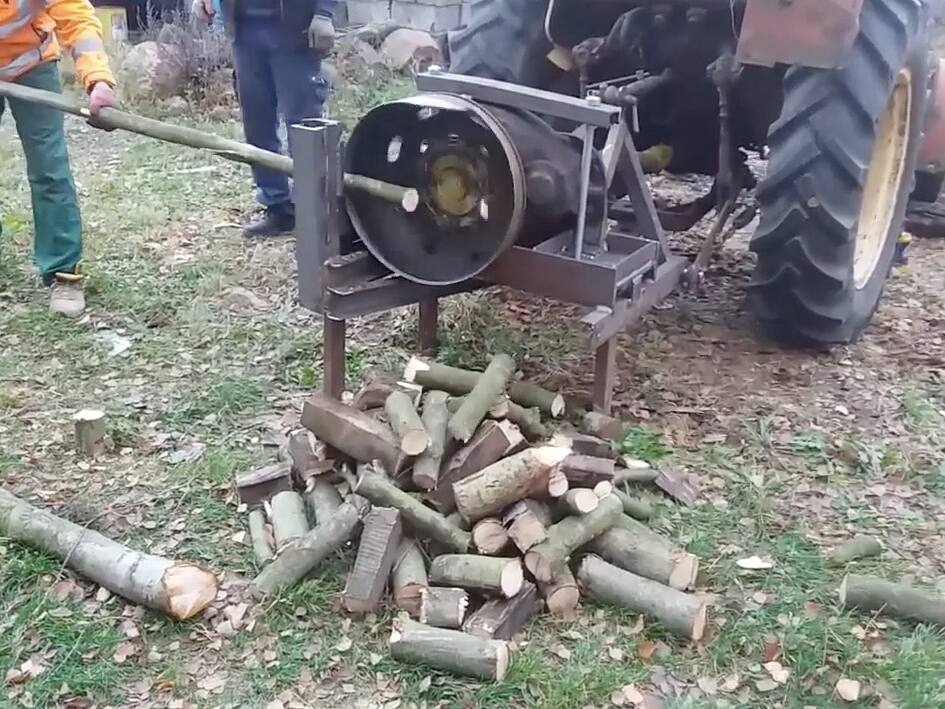Mit Felgen Und Traktormotor Polen Bauen Geniale Holzhack Maschine Blick