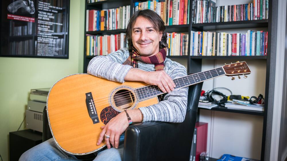 Sänger Pippo Pollina kam vor 29 Jahren von Sizilien in die Schweiz. Jetzt geht er wieder auf Sänger Pippo Pollina kam vor 29 Jahren von Sizilien in die Schweiz. Jetzt geht er wieder auf