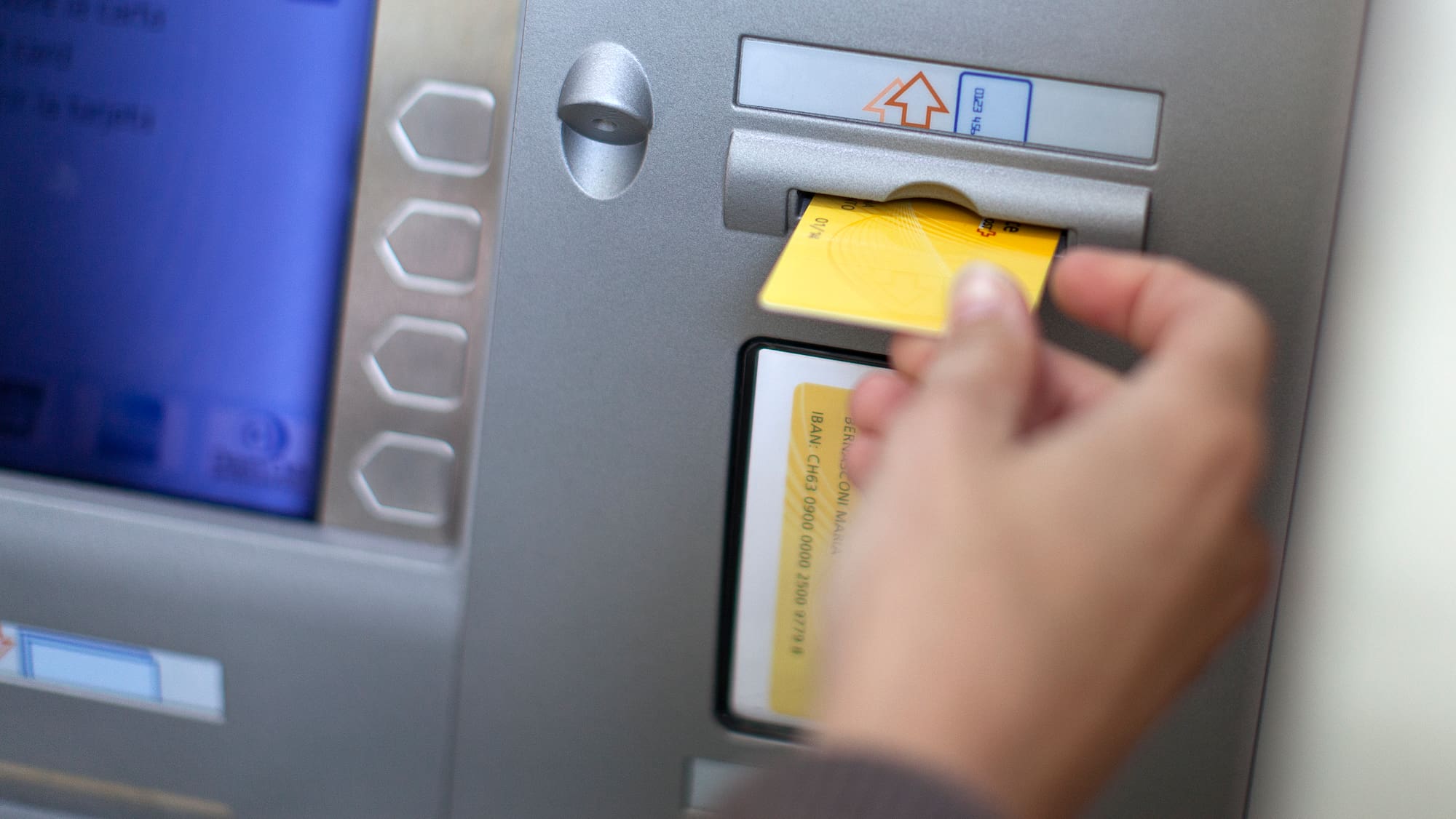 Bei Postfinance streikte die Karte! - Blick