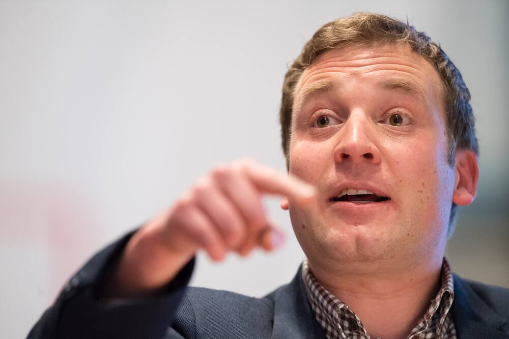 «Mehr denn je ist es notwendig, dass die Parlamentarier endlich offenlegen, wie viel Geld sie mit ihren Mandaten verdienen», so der St. Galler.