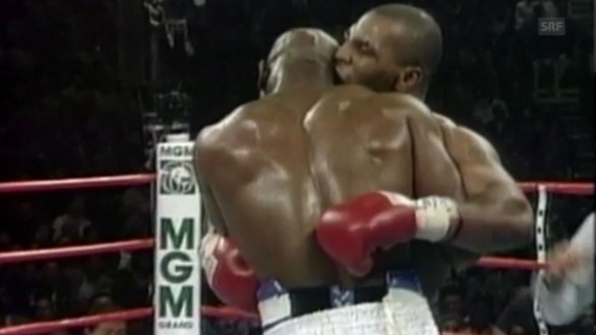 Heute vor 20 Jahren biss Tyson gegen Holyfield zu «Wenn er eine Waffe