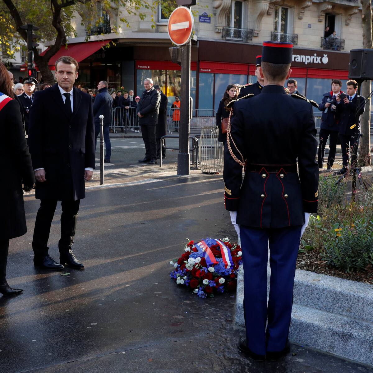 2 Jahre Seit Bataclan Frankreich Gedenkt Der Terror Opfer Blick