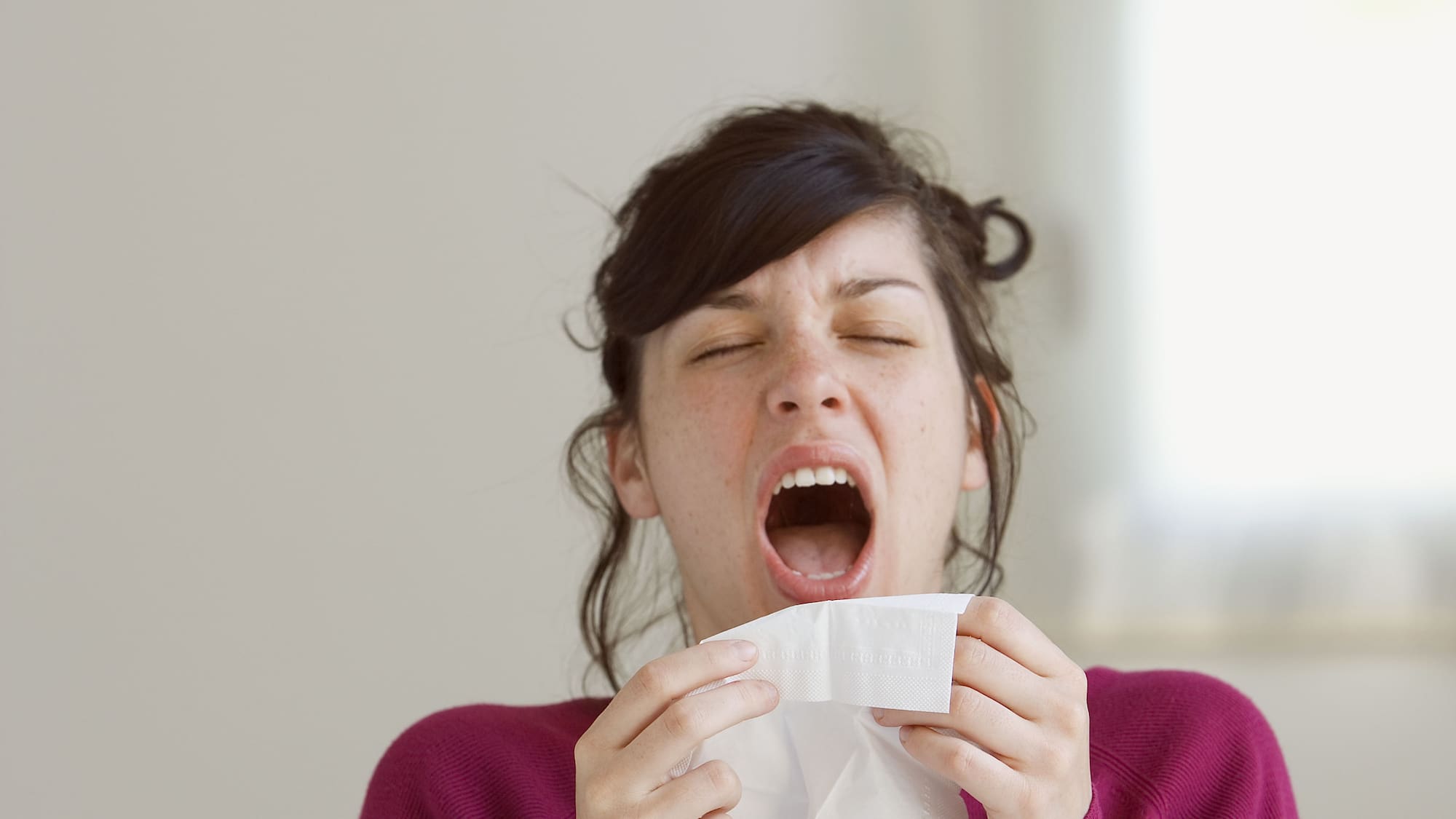 Warum niesen wir und wie niest man richtig? - Blick