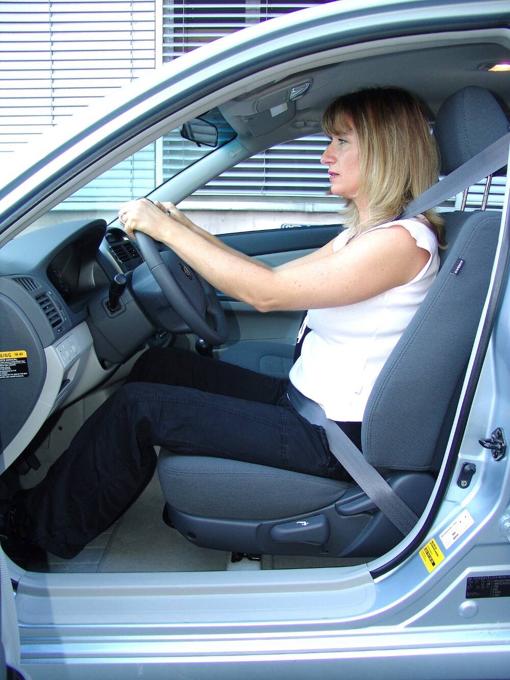 So sitzen Sie richtig im Auto und fahren ohne Rückenschmerzen Blick So sitzen Sie richtig im Auto und fahren ohne Rückenschmerzen Blick