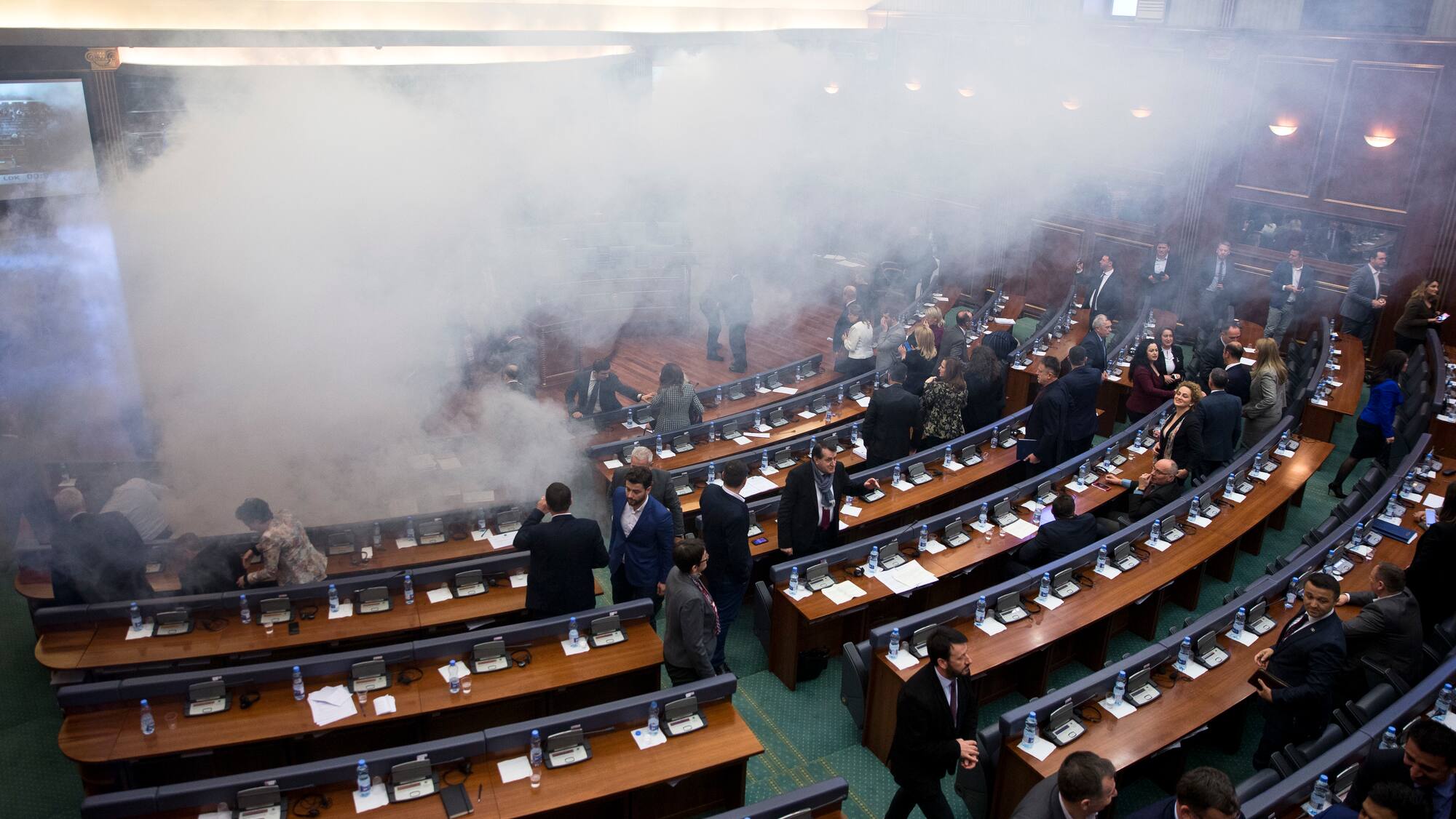 KosovoParlament versinkt wegen Abstimmung erneut in Tränengas Blick