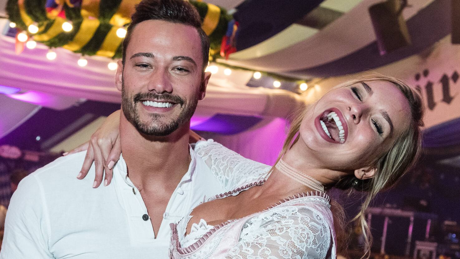 Was läuft zwischen Bachelor Clive und Bachelorette Adela? Blick Was läuft zwischen Bachelor Clive und Bachelorette Adela? Blick