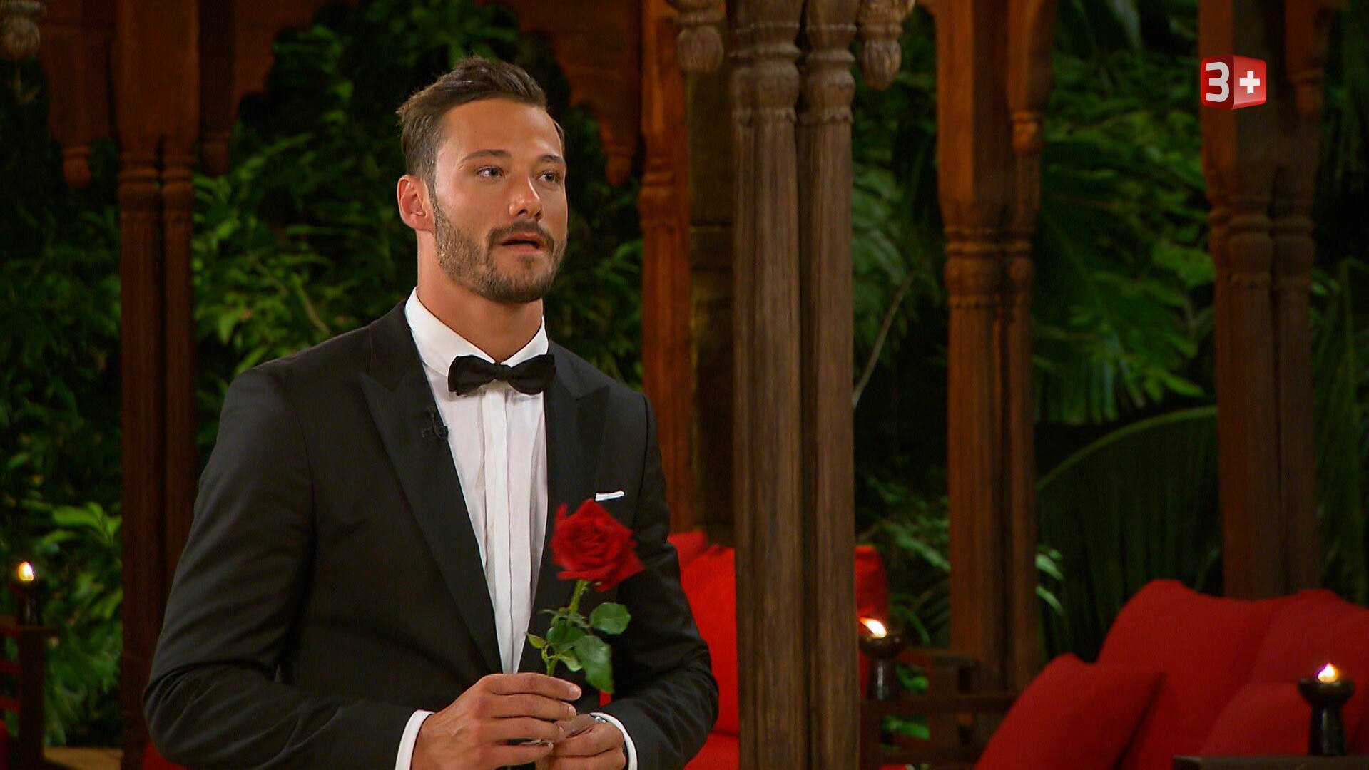 Bachelor Clive Bucher tindert Adela Smajic und Irina Beller Blick Bachelor Clive Bucher tindert Adela Smajic und Irina Beller Blick