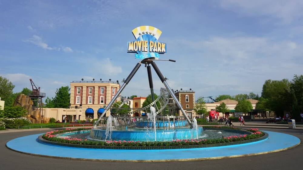 Movie Park in Deutschland wegen Bombendrohung geräumt - Blick